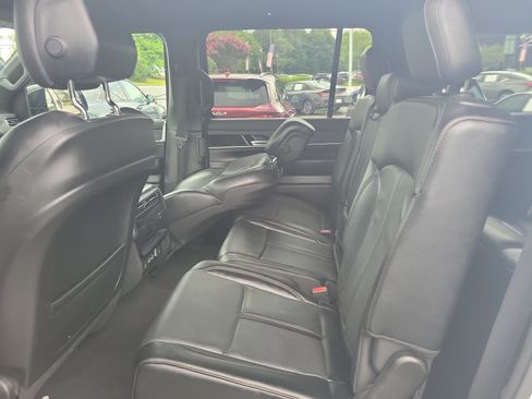 Used 2024 Jeep Wagoneer L Series II RWD image 10