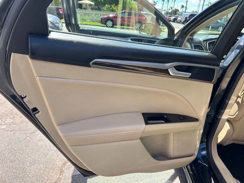 Used 2014 Ford Fusion SE w/ Equipment Group 202A image 11