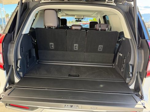Used 2025 Ford Expedition Platinum w/ Platinum Ultimate Package image 25