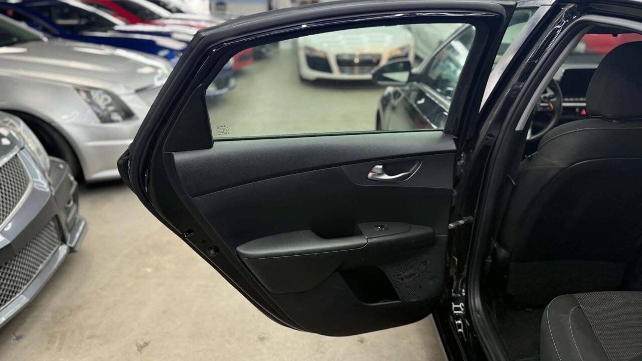 Used 2019 Kia Forte Sedan FWD image 14