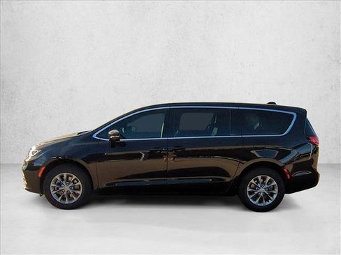 New 2026 Chrysler Pacifica Select image 9