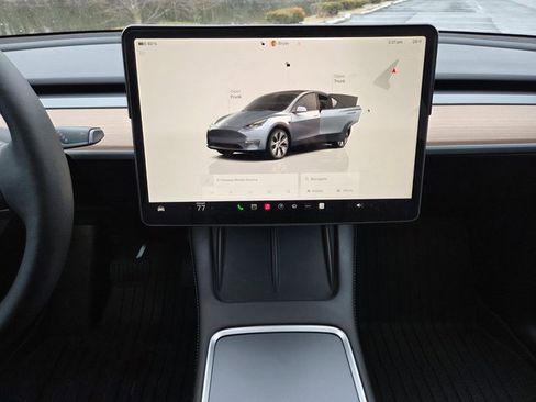 Used 2023 Tesla Model Y Long Range image 27
