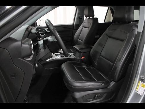 Certified 2023 Ford Explorer XLT w/ Equipment Group 202A AWD/4WD image 6