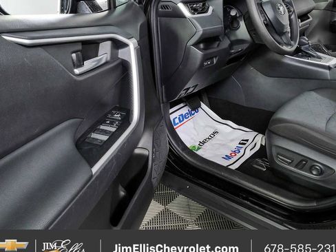Used 2025 Toyota RAV4 XLE FWD image 7