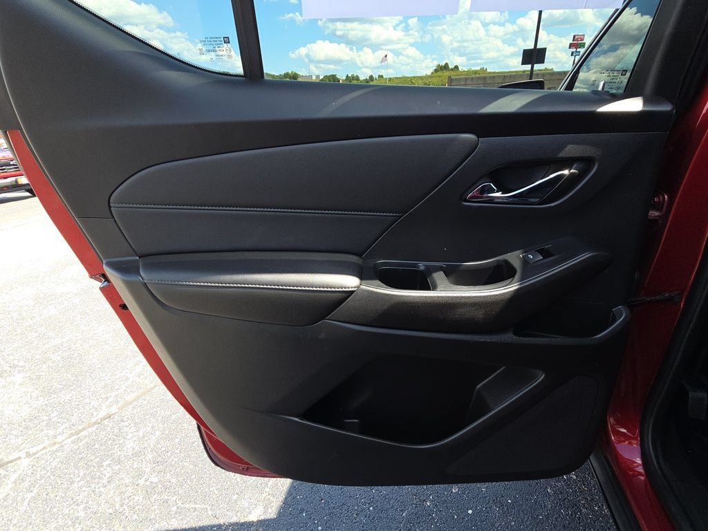 Used 2023 Chevrolet Traverse LT w/ LPO, Floor Liner Package AWD/4WD image 26