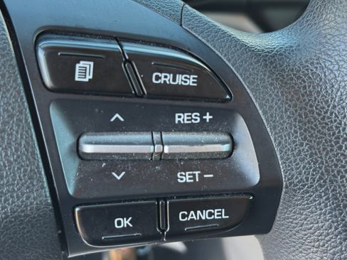 Used 2020 Hyundai Elantra SEL image 18