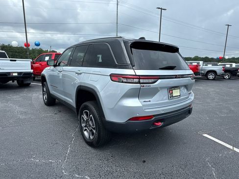 Used 2022 Jeep Grand Cherokee Trailhawk w/ ADV Protech Group II AWD/4WD image 8