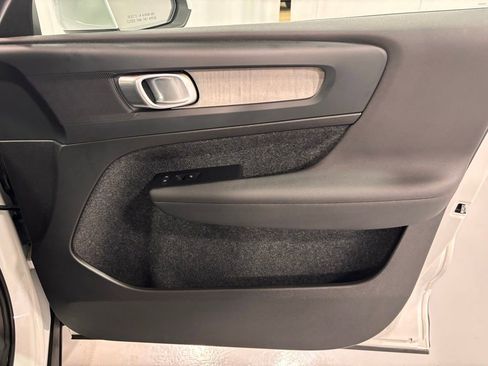 Certified 2025 Volvo XC40 B5 Core image 22