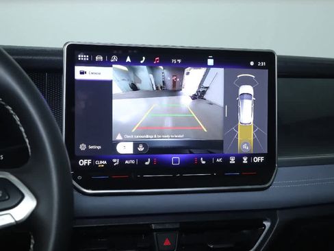 Certified 2025 Volkswagen Tiguan SE image 28