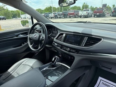 Used 2020 Buick Enclave Essence FWD image 9