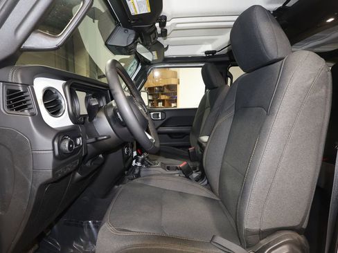 Used 2025 Jeep Wrangler Sahara image 22