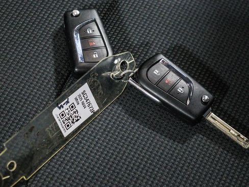 Certified 2025 Toyota RAV4 LE FWD image 28