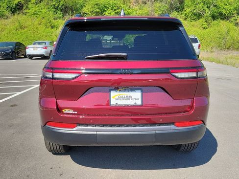 New 2026 Jeep Grand Cherokee Altitude RWD image 4