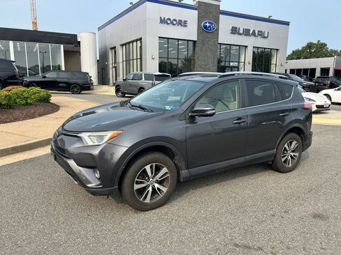 Used 2018 Toyota RAV4 XLE AWD/4WD image 7