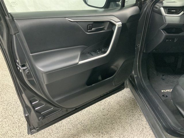 Used 2023 Toyota RAV4 LE AWD/4WD image 15