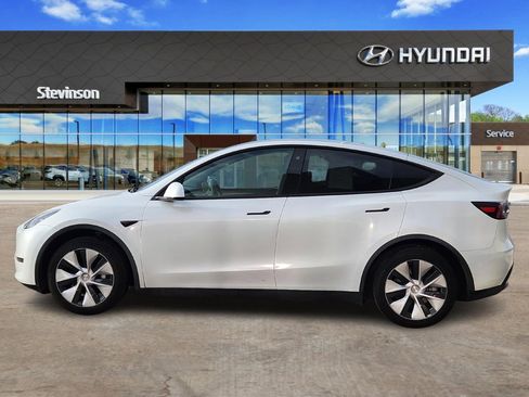 Used 2023 Tesla Model Y Long Range image 2