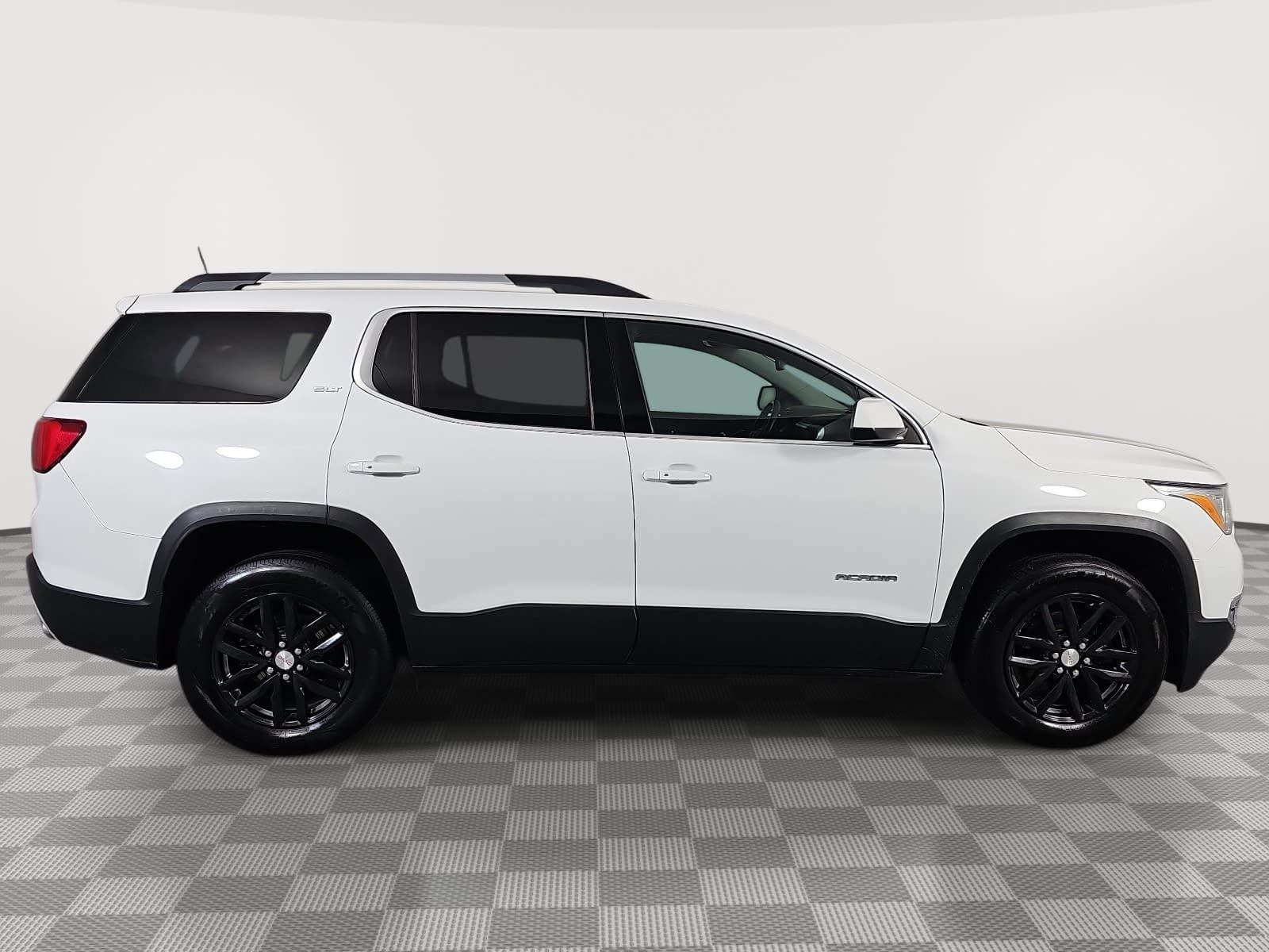 Used 2019 GMC Acadia SLT w/ LPO, Cargo Package FWD image 9