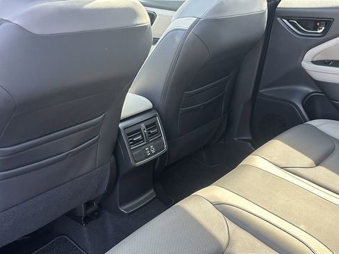 Used 2025 Subaru Forester Limited AWD/4WD image 30