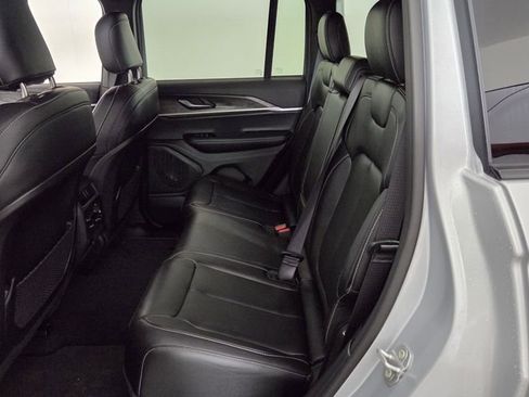 New 2025 Jeep Grand Cherokee Limited w/ Black Appearance Package image 33