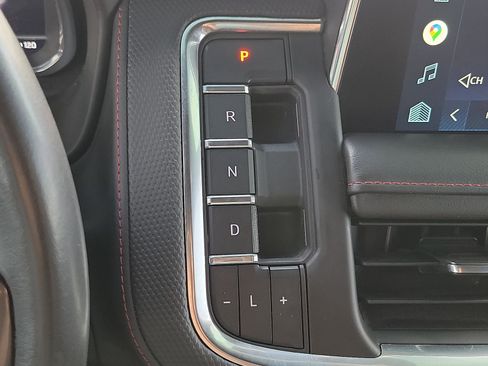 Used 2022 Chevrolet Suburban RST w/ Luxury Package RWD image 16