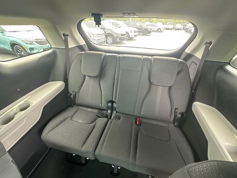 Used 2023 Kia Carnival LX FWD image 20