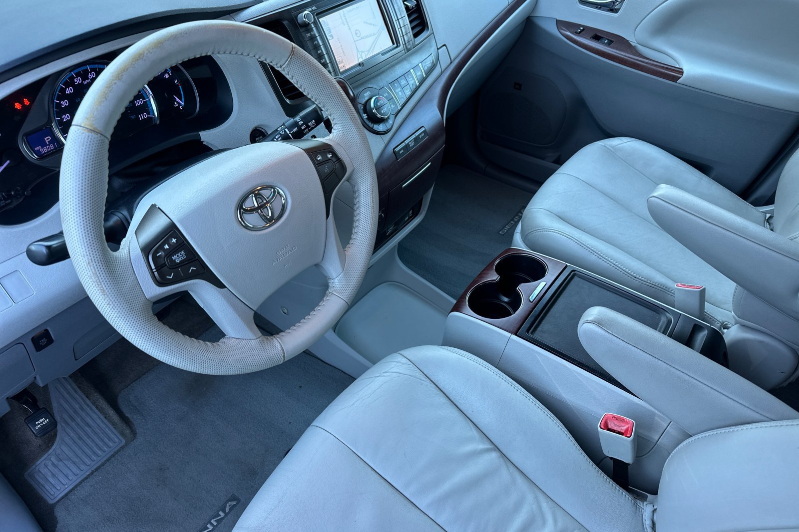 Used 2013 Toyota Sienna XLE w/ Premium Pkg FWD image 10