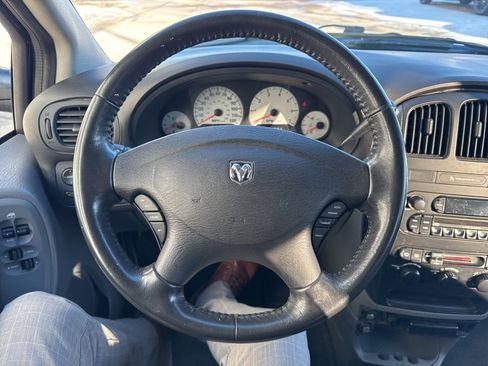Used 2005 Dodge Grand Caravan SXT image 16