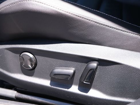 Used 2016 Volkswagen Golf R 4-Door image 29