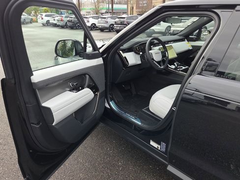 New 2026 Land Rover Range Rover Sport SE image 10