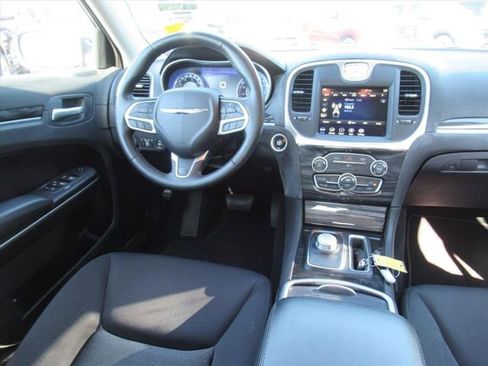 Used 2021 Chrysler 300 Touring w/ Chrome Appearance Package RWD image 13
