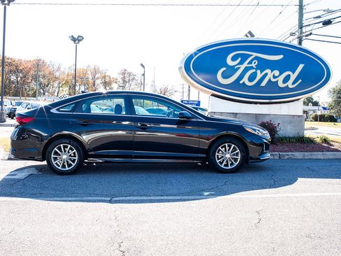 Used 2019 Hyundai Sonata SE image 1