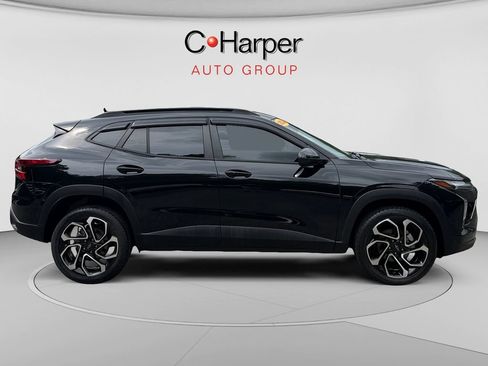 Used 2024 Chevrolet Trax RS FWD image 2