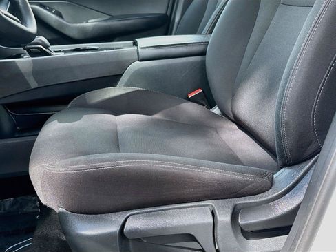 Used 2024 Nissan Rogue S FWD image 19