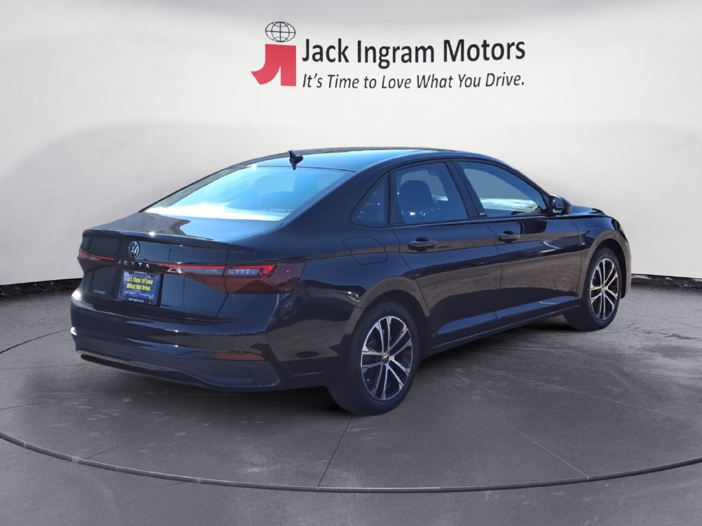 Used 2025 Volkswagen Jetta Sport FWD image 5