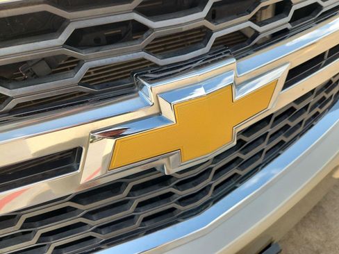 Used 2015 Chevrolet Suburban LS RWD image 29