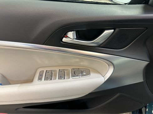 New 2025 Genesis G70 2.5T image 11