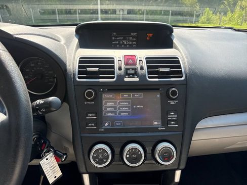 Used 2017 Subaru Forester 2.5i AWD/4WD image 18