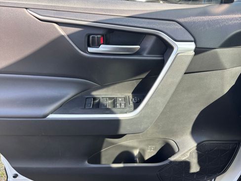 Used 2025 Toyota RAV4 XLE image 21
