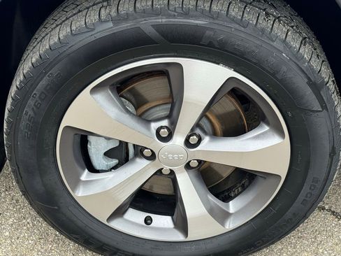 Certified 2022 Jeep Cherokee Limited image 29