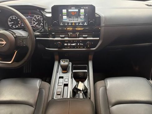 Used 2025 Nissan Pathfinder SL FWD image 17