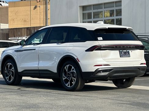 New 2026 Lincoln Nautilus Premier w/ Jet Appearance Package image 5