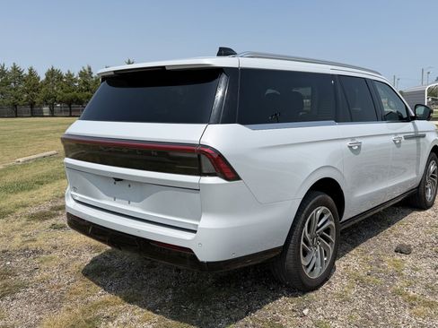 Used 2025 Lincoln Navigator L Reserve AWD/4WD image 3
