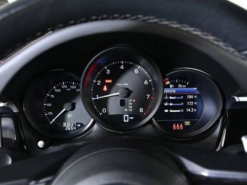 Certified 2022 Porsche Macan AWD/4WD image 13