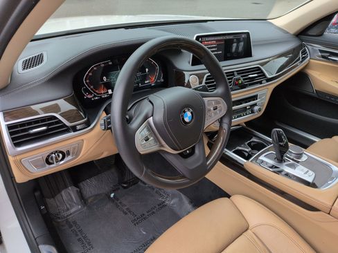 Used 2022 BMW 750i xDrive image 13