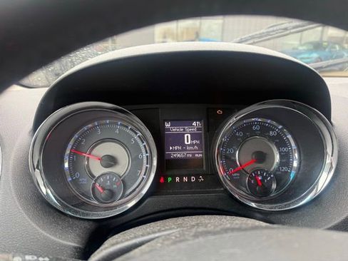 Used 2013 Chrysler Town & Country Touring image 10