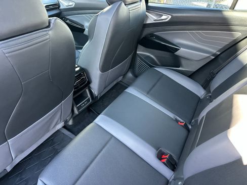 Used 2023 Volkswagen ID.4 Pro S image 4