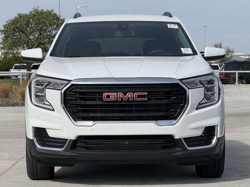 Certified 2023 GMC Terrain SLE w/ Driver Convenience Package image 5