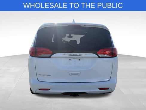Used 2017 Chrysler Pacifica Touring w/ Tire & Wheel Group FWD image 23