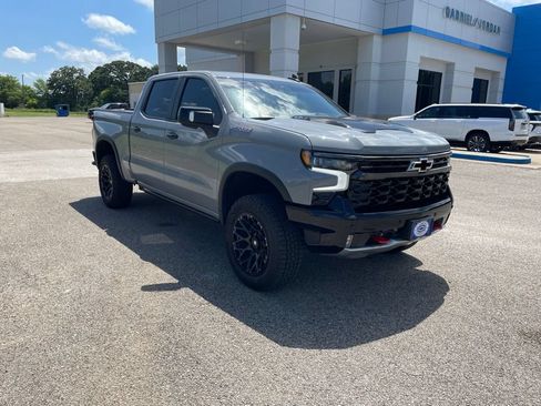 Used 2025 Chevrolet Silverado 1500 ZR2 w/ Technology Package AWD/4WD image 9