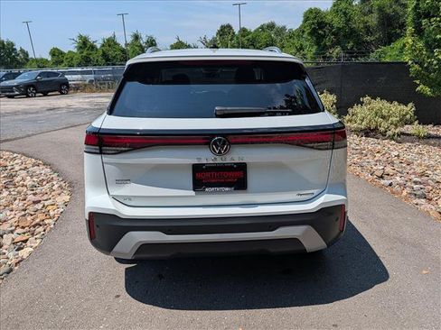 Certified 2025 Volkswagen Tiguan SE AWD/4WD image 4